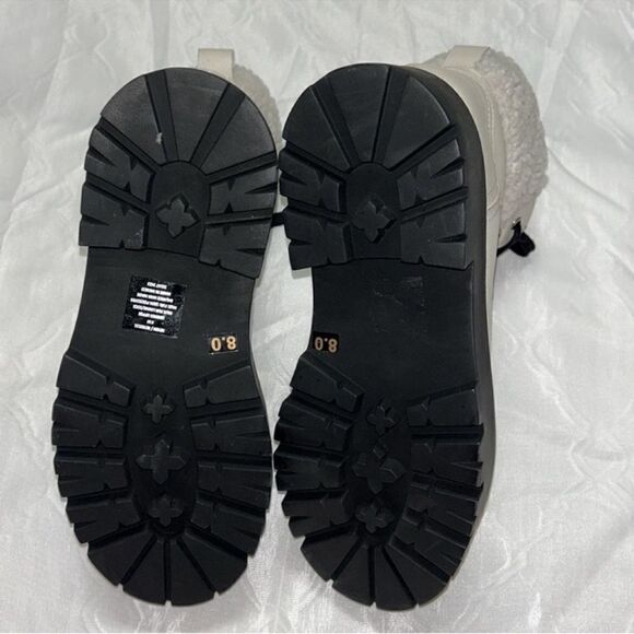 Steve Madden Color block Bone/Black Leather Lace Up
Boots(Size 8) - Picture 9 of 9